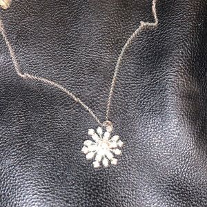 RETIRED COLLECTIBLE JUICY COUTURE Snowflake necklace 2010 Limited Edition